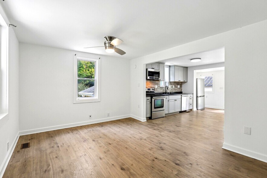 More Photos Of 9955 Belair Rd, Kingsville Flex For Lease