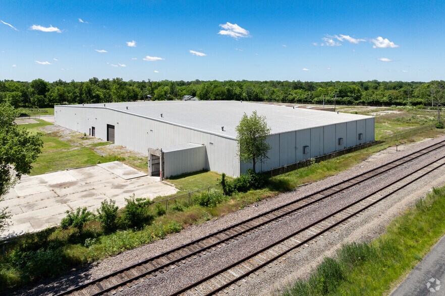 More Photos Of 823 Aaron Pky, Centralia Manufacturing For Sale