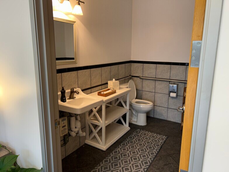 More Photos Of 18205 N 51st Ave, Glendale Office For Lease