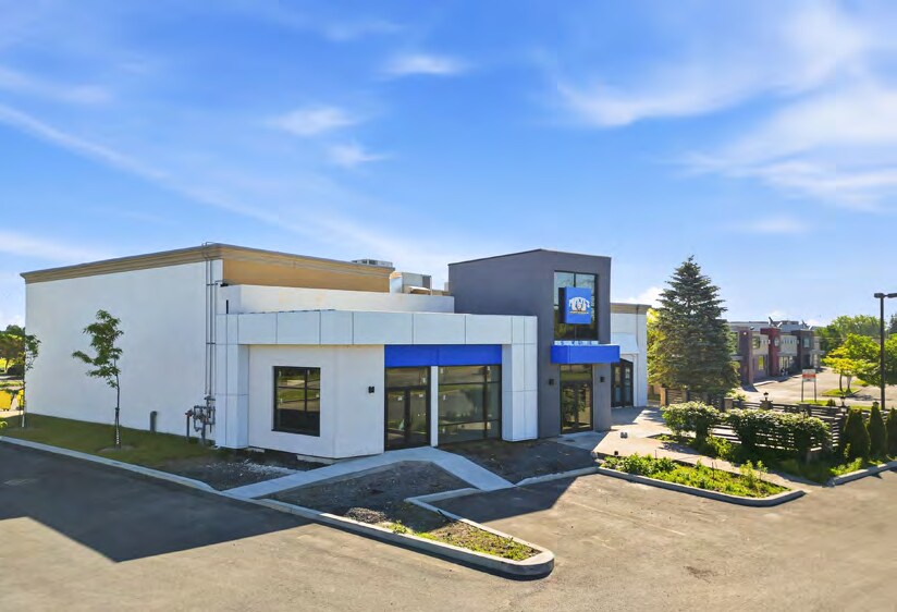 More Photos Of 1165 Rue Volta, Boucherville Restaurant For Lease