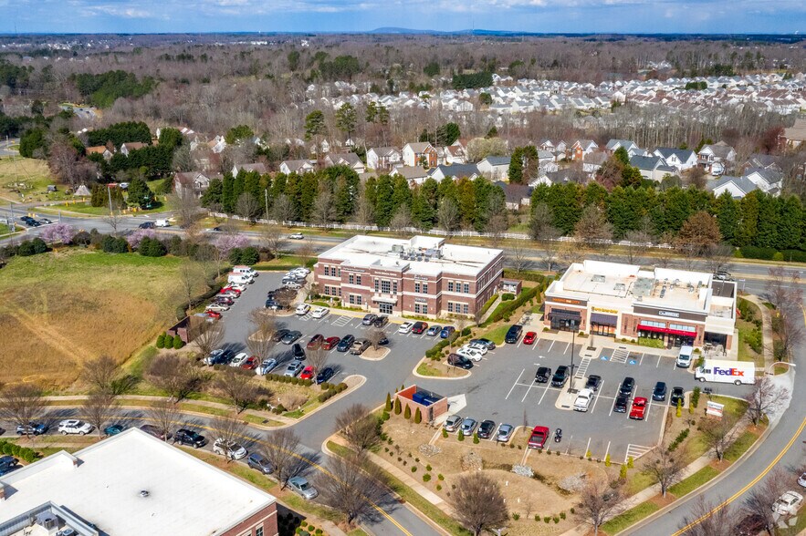 More Photos Of 15419 Hodges Cir, Huntersville Medical For Lease