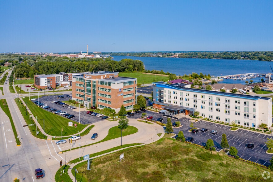 More Photos Of 480 Pilgrim Way, Green Bay Office For Lease