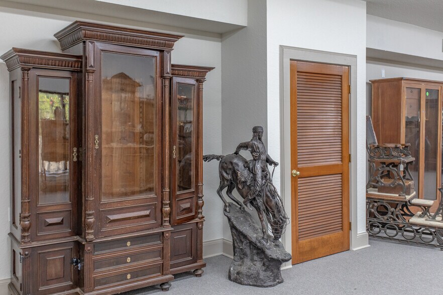 More Photos Of 105 S Ponce de Leon Blvd, Saint Augustine Loft Creative Space For Lease