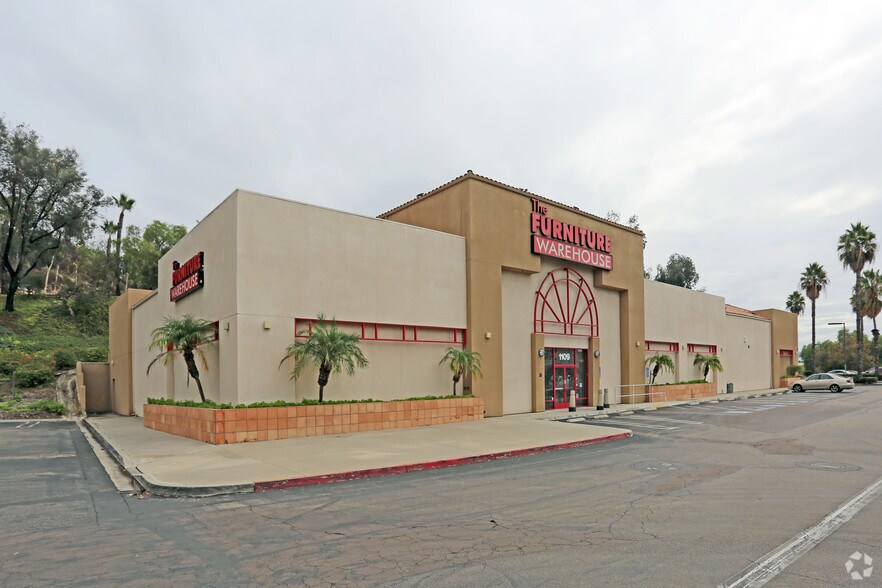 Primary Photo Of 1109 W Valley Pky, Escondido Freestanding For Lease