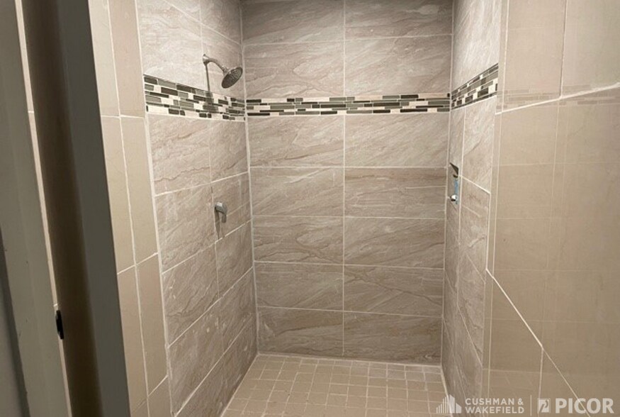 More Photos Of 201 W Fort Lowell Rd, Tucson Freestanding For Sale