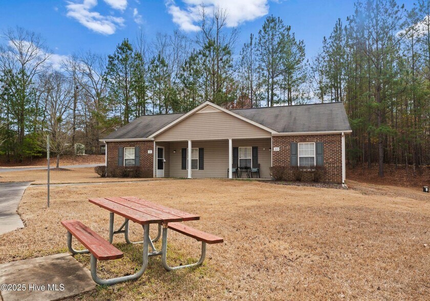 More Photos Of 202 Laurel Ave, Wadesboro Apartments For Sale