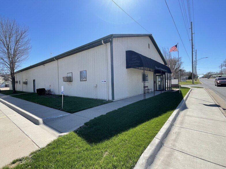 More Photos Of 325 W 6th Ave, El Dorado Warehouse For Lease