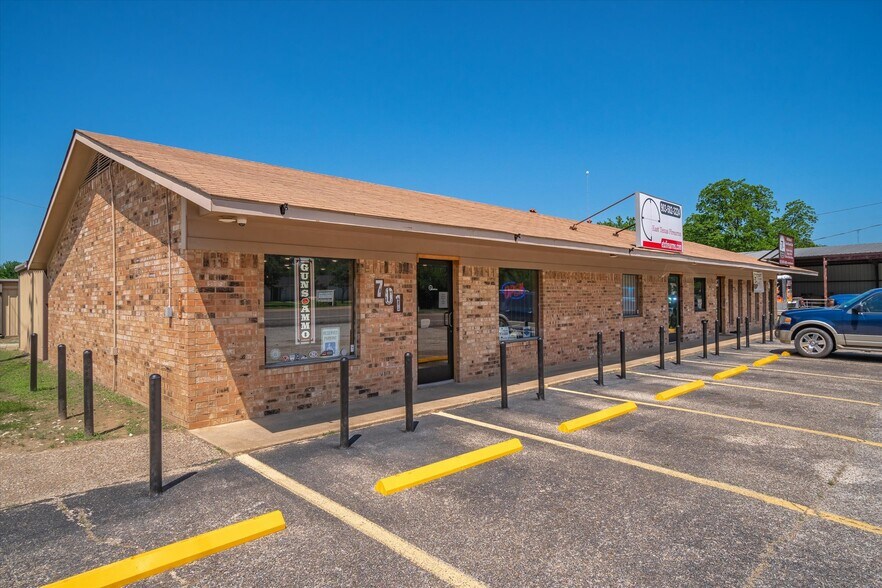 More Photos Of 701 E Pine St, Edgewood Flex For Lease
