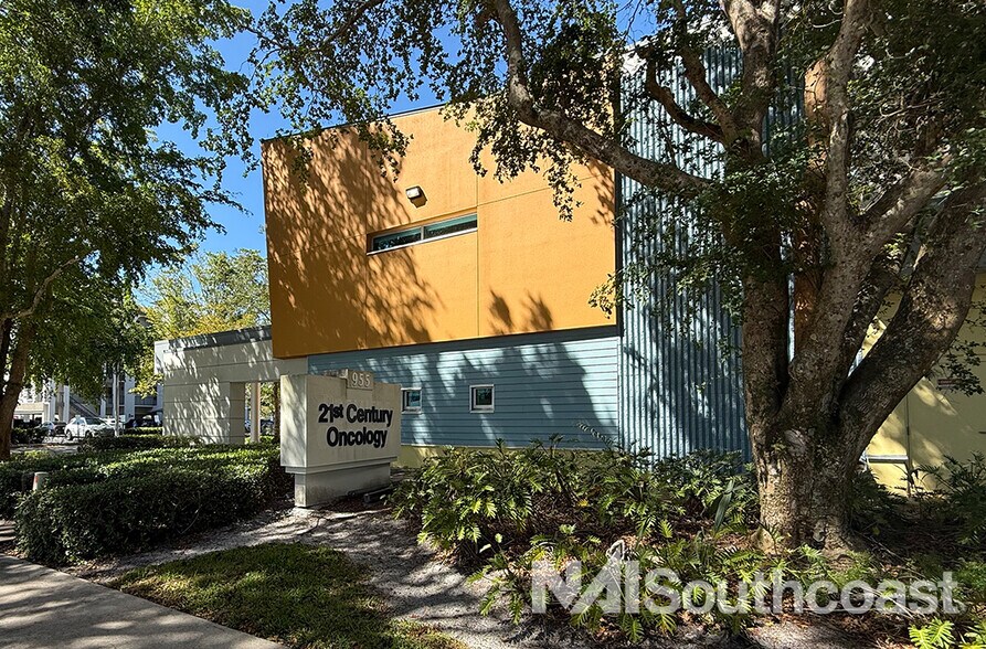 More Photos Of 955 10th Ave N, Naples Medical For Lease