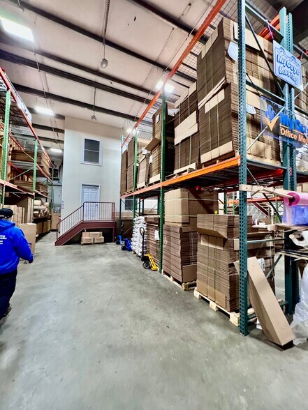 More Photos Of 45726 Elmwood Ct, Sterling Warehouse For Lease