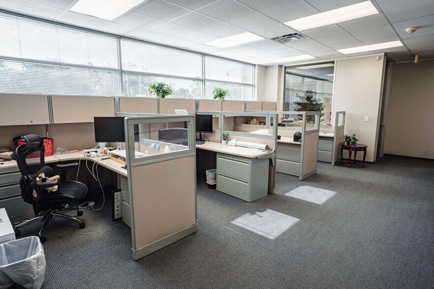 More Photos Of 15310 Park Row, Houston Office For Sale