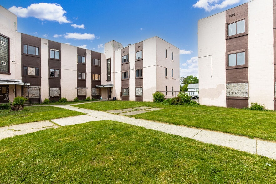 More Photos Of 628 9th St, Niagara Falls Apartments For Sale
