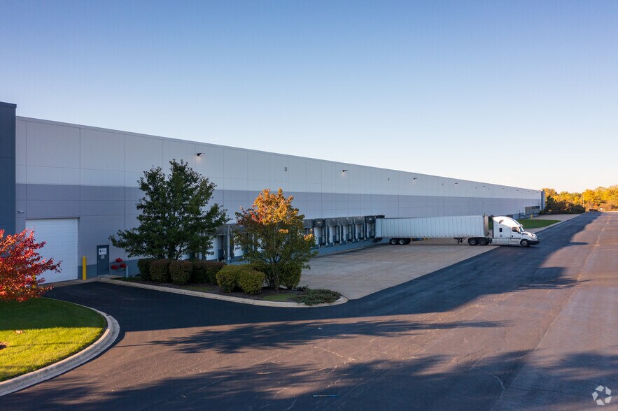 More Photos Of 425 Crossing Dr, University Park Warehouse For Lease