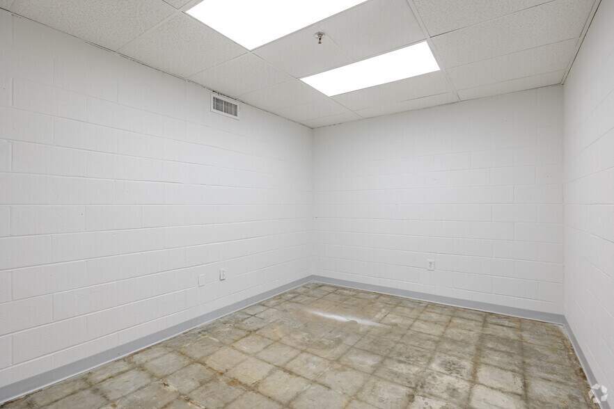 More Photos Of 3350 Hamilton Blvd SW, Hapeville Manufacturing For Sale