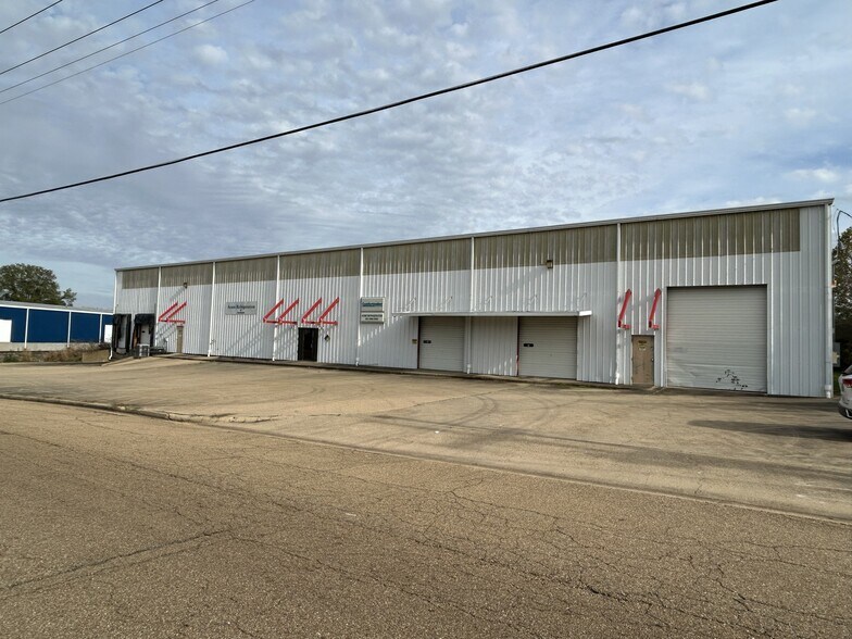 More Photos Of 160 Industrial Dr, Jackson Distribution For Sale