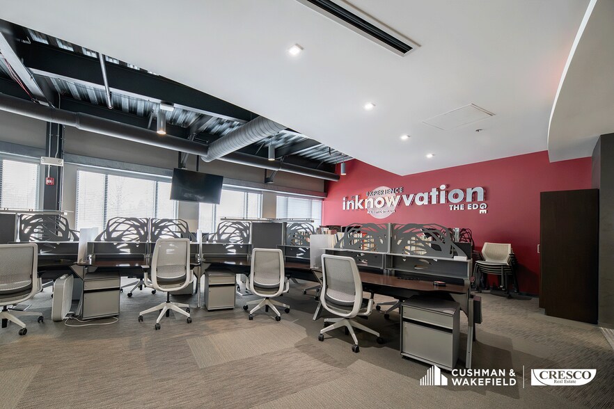 More Photos Of 31099 Chagrin Blvd, Pepper Pike Office For Sale