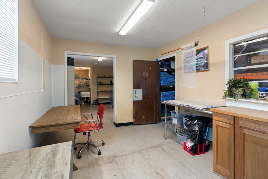 More Photos Of 15601 Old US Highway 441, Tavares Warehouse For Lease