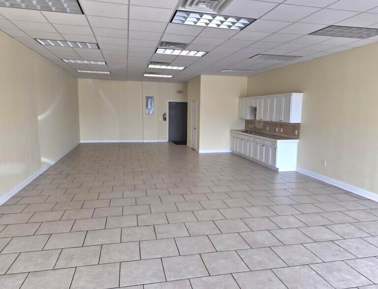 Primary Photo Of 641 E Madison Ave, Bastrop Flex For Lease