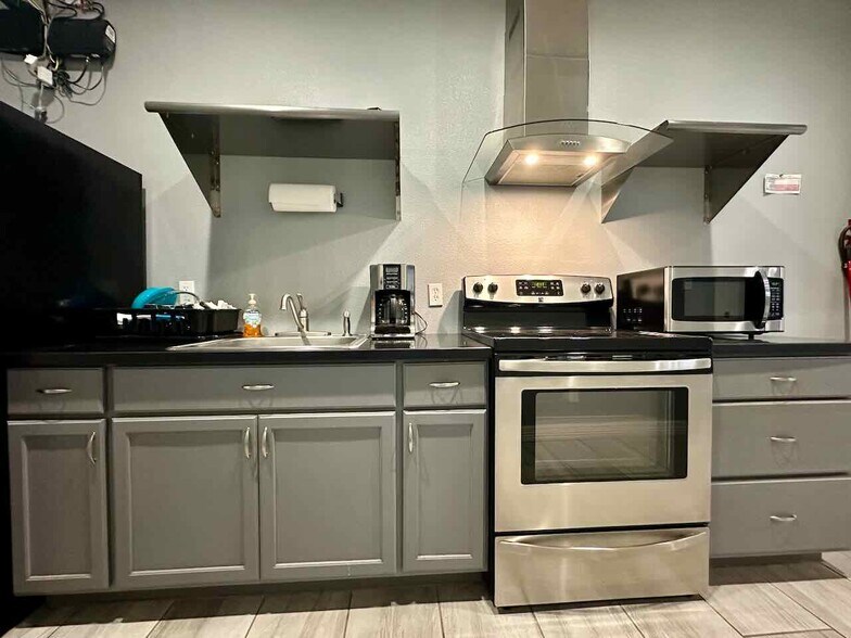 More Photos Of 8351 Bryant Dr, Silsbee Warehouse For Sale