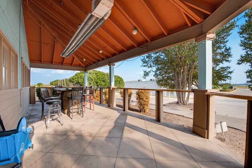 More Photos Of 5812 N Interstate 35, Denton Restaurant For Lease