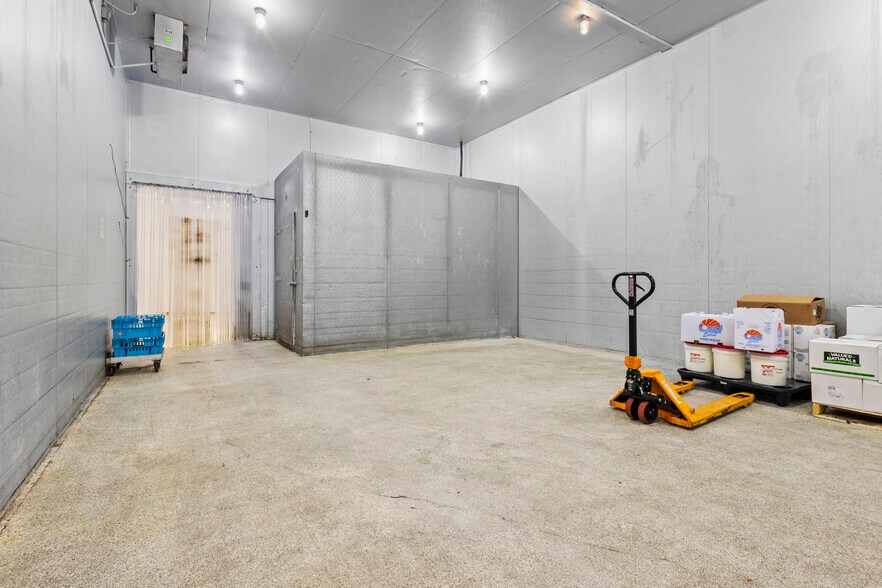 More Photos Of 1250-1264 SW Biltmore St, Port Saint Lucie Warehouse For Lease