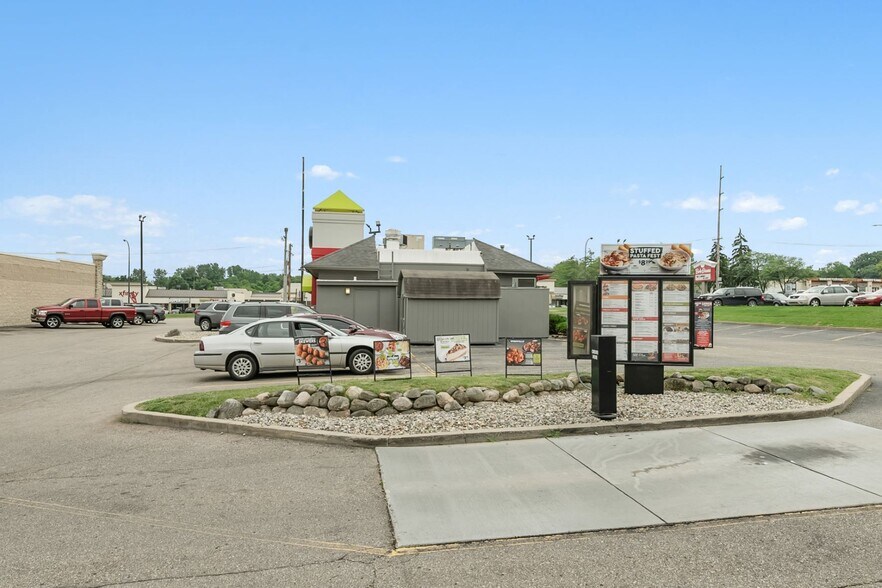 More Photos Of 5445 Beckley Rd, Battle Creek Restaurant For Lease