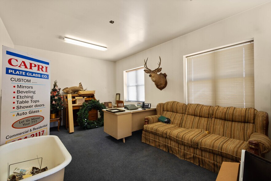 More Photos Of 700 5th Ave, Coraopolis Showroom For Sale