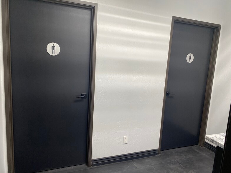 More Photos Of 50 W Hoover Ave, Mesa Warehouse For Lease