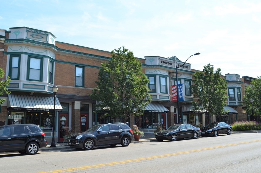 More Photos Of 518-534 N Milwaukee Ave, Libertyville Storefront Retail Residential For Lease