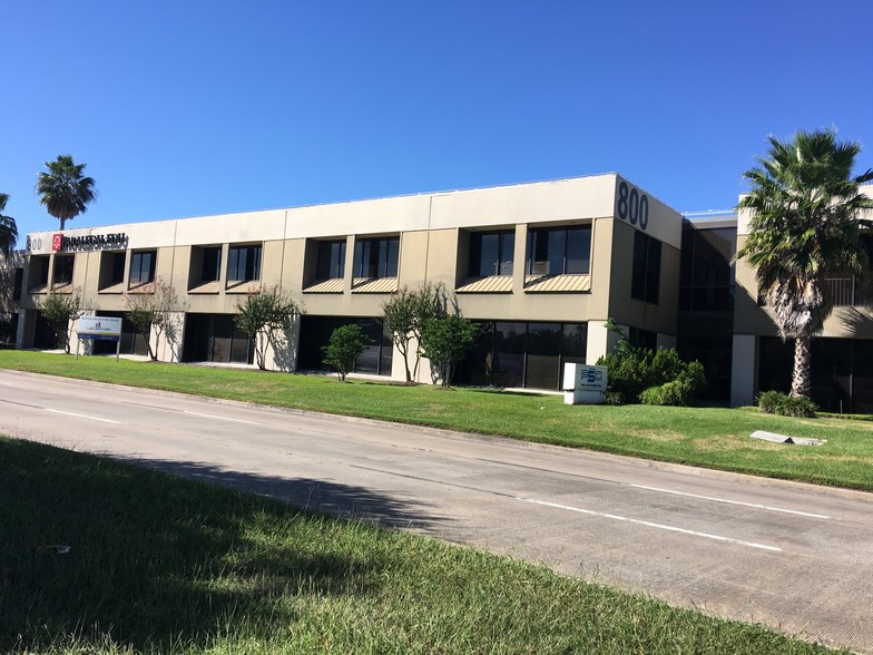 Primary Photo Of 800 W Sam Houston Pky S, Houston Office For Lease