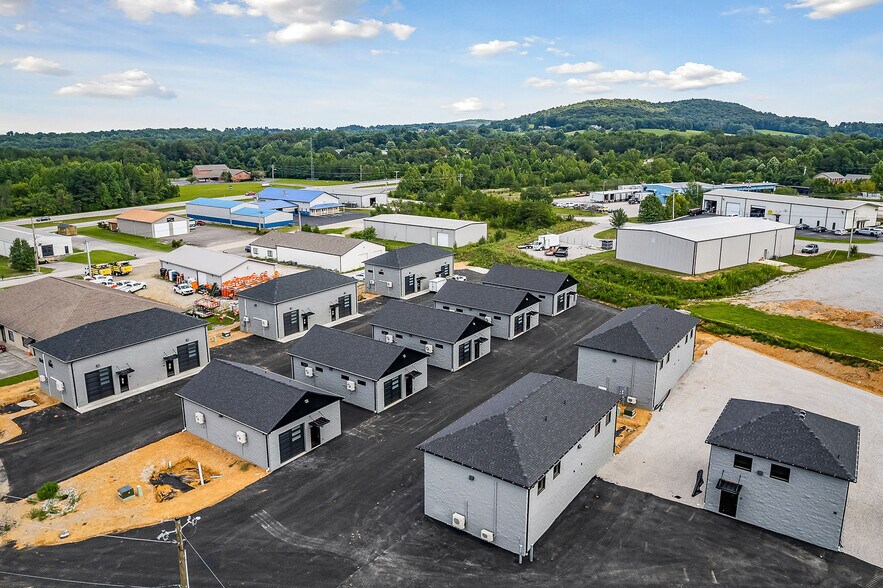 More Photos Of 240 Hub Circle, Cookeville Showroom For Lease