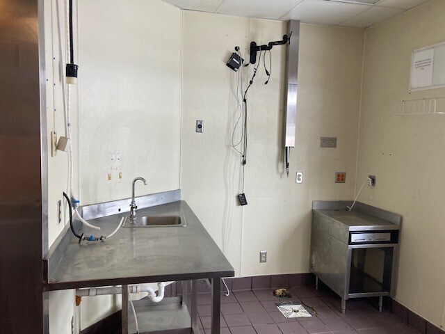 More Photos Of 1320 1st St, Kennett Fast Food For Lease