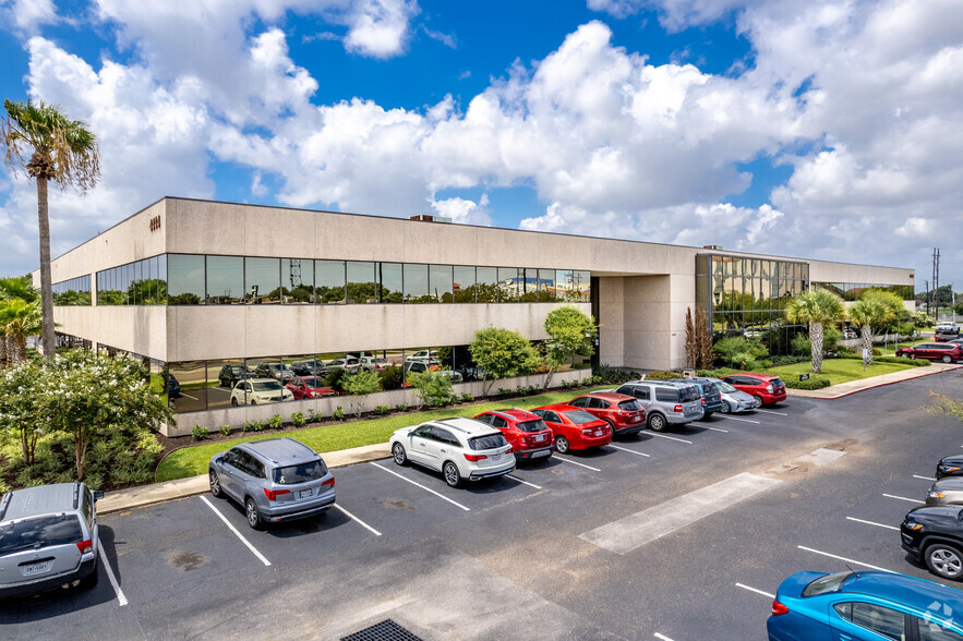 Primary Photo Of 4444 Corona Dr, Corpus Christi Office For Lease