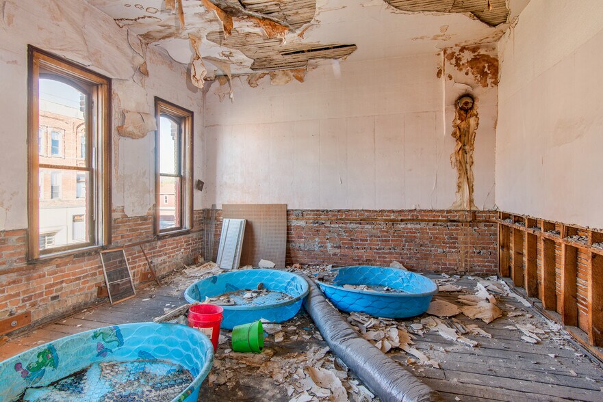 More Photos Of 128-130 N Mill St, Saint Louis General Retail For Sale