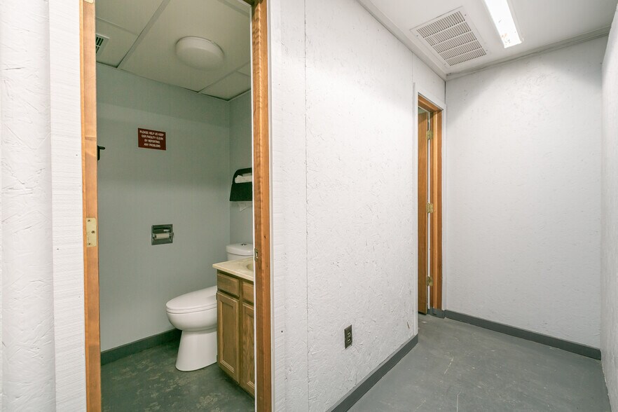 More Photos Of 1116 W Highway 76, Branson General Retail For Lease