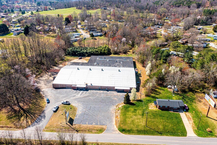 More Photos Of 7626 Cavalier Way, Connellys Springs Warehouse For Lease