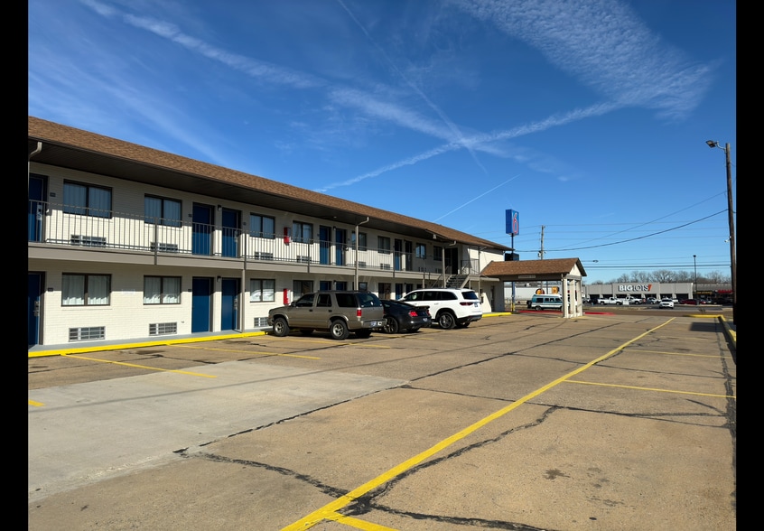 More Photos Of 2331 Lake Rd, Dyersburg Hotel For Sale