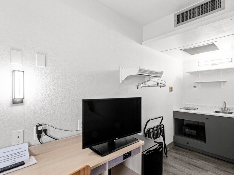 More Photos Of 1150 Wilkins Cir, Casper Hotel For Sale