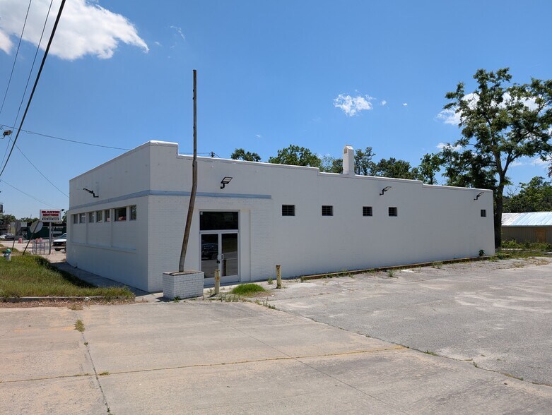 Primary Photo Of 550 S Patterson St, Valdosta Freestanding For Sale