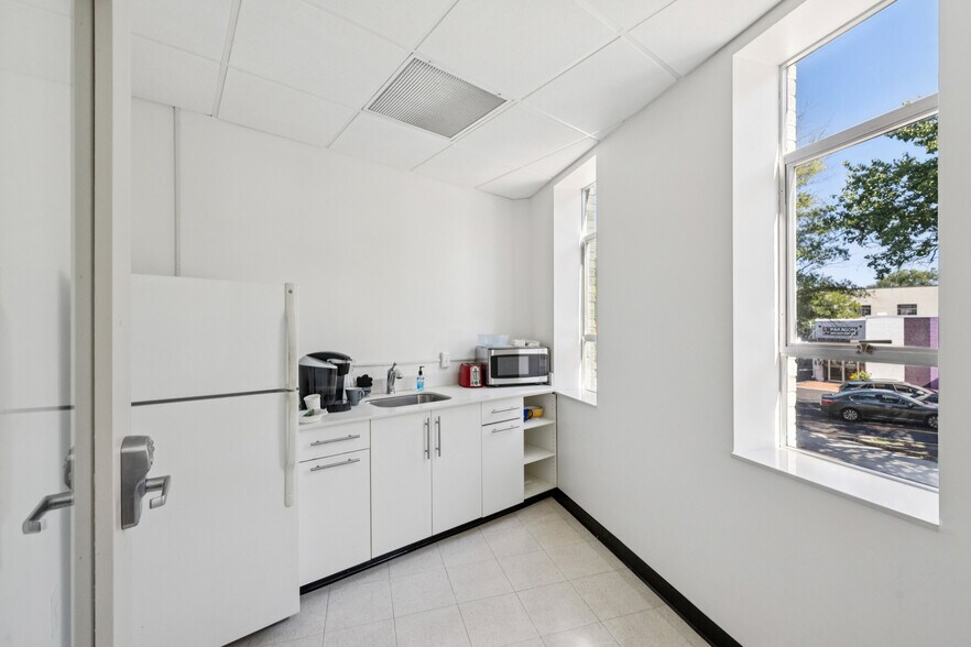 More Photos Of 125 E Trinity Pl, Decatur Office For Sale