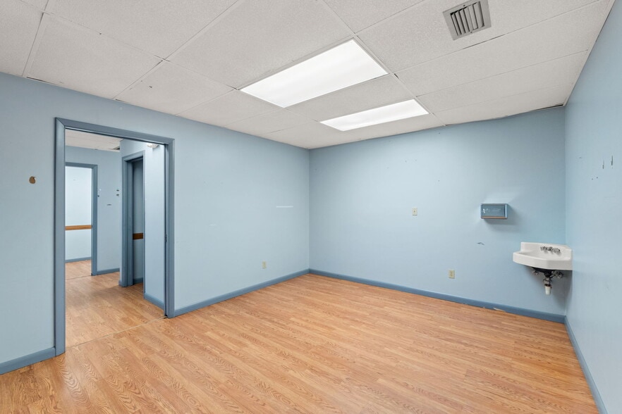 More Photos Of 215 W 6th St, Panama City Medical For Lease
