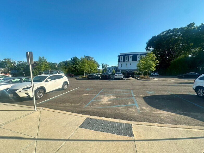 More Photos Of 102 W Main St, Smithtown Apartments For Lease