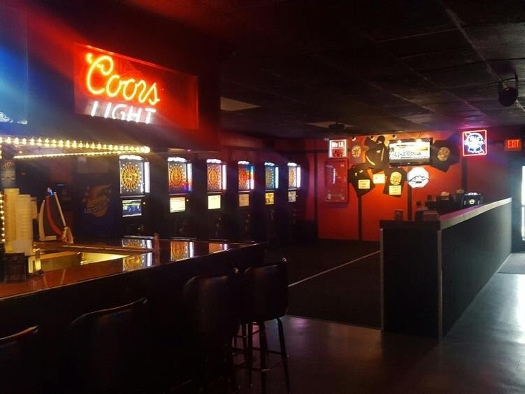 More Photos Of 251 Derby St, Pekin Bar For Lease