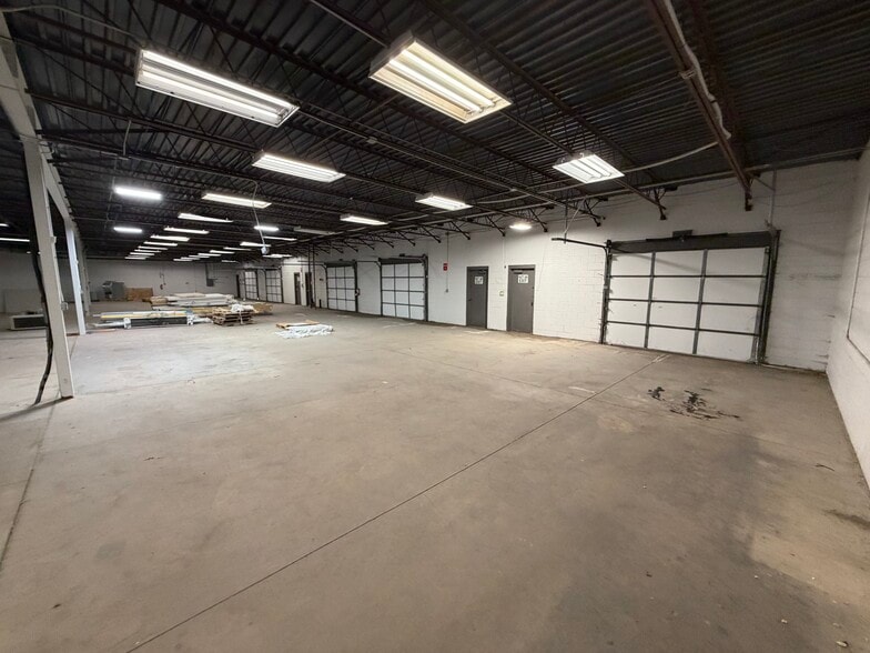 More Photos Of 535 E Cimarron St, Colorado Springs Warehouse For Sale
