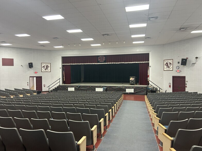 More Photos Of 101 S Prospect St, Crescent City Flex For Sale