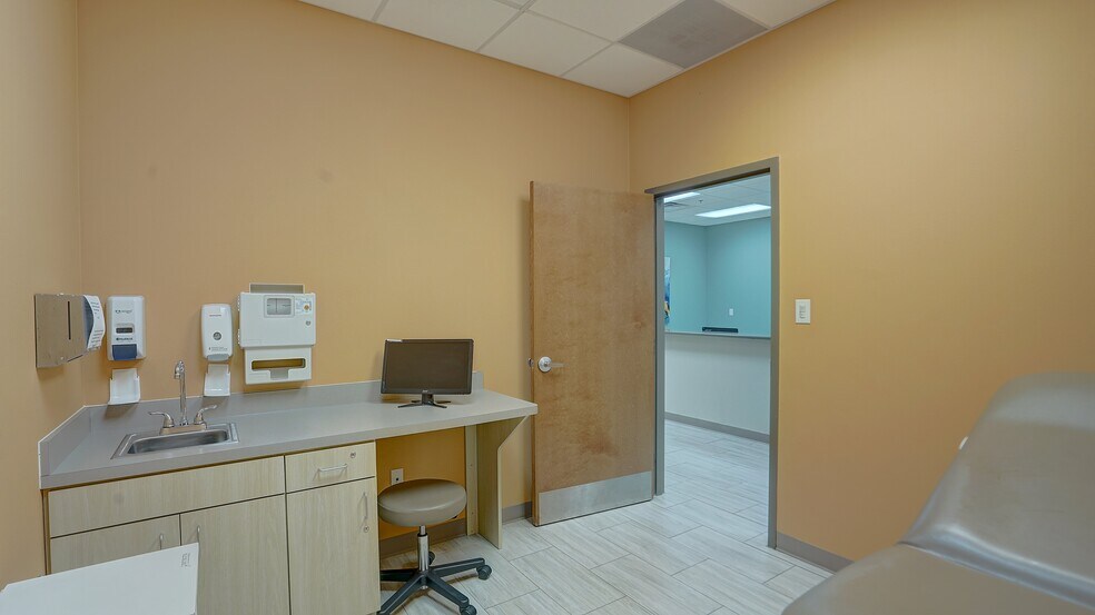 More Photos Of 3230 Interstate 30, Mesquite Medical For Lease