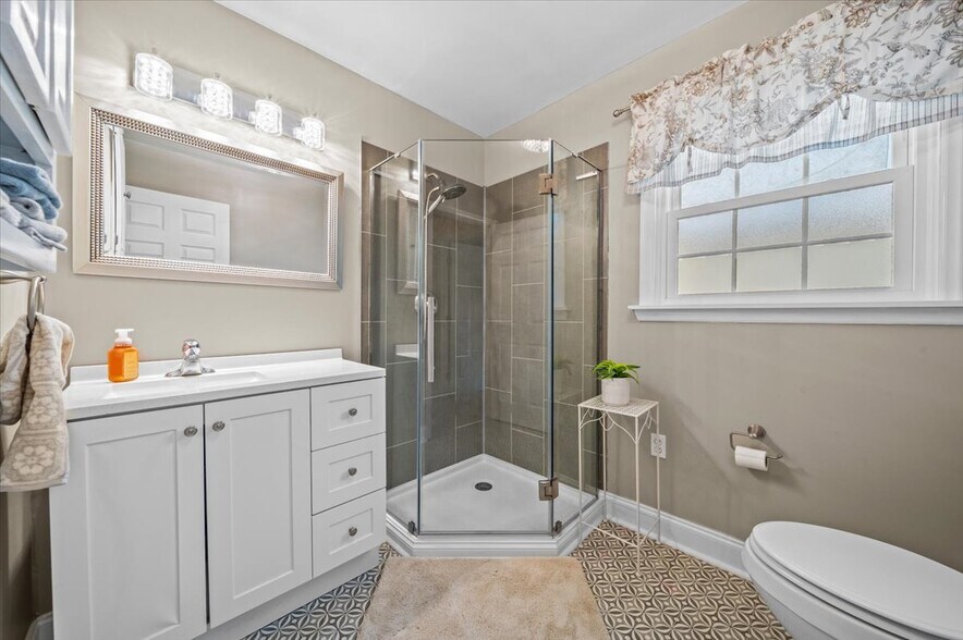 More Photos Of 909 State Park Rd, Greenville Office Residential For Sale