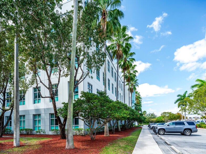 More Photos Of 8200 NW 33rd St, Doral Office For Lease