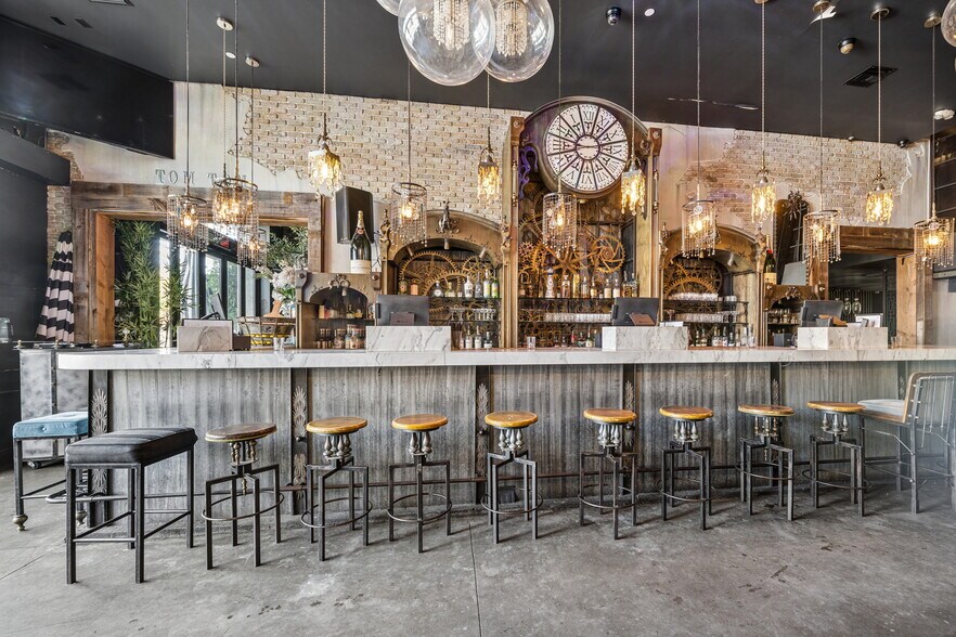 More Photos Of 8928-8930 Santa Monica Blvd, West Hollywood Restaurant For Lease