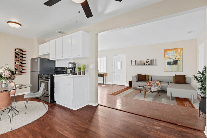 More Photos Of 473 E 55th St, Long Beach Apartments For Sale